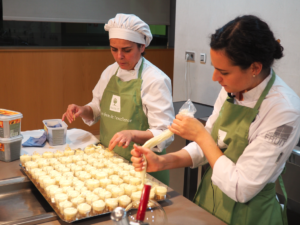 Andrea Dopico trabajando con los alumnos del CCT